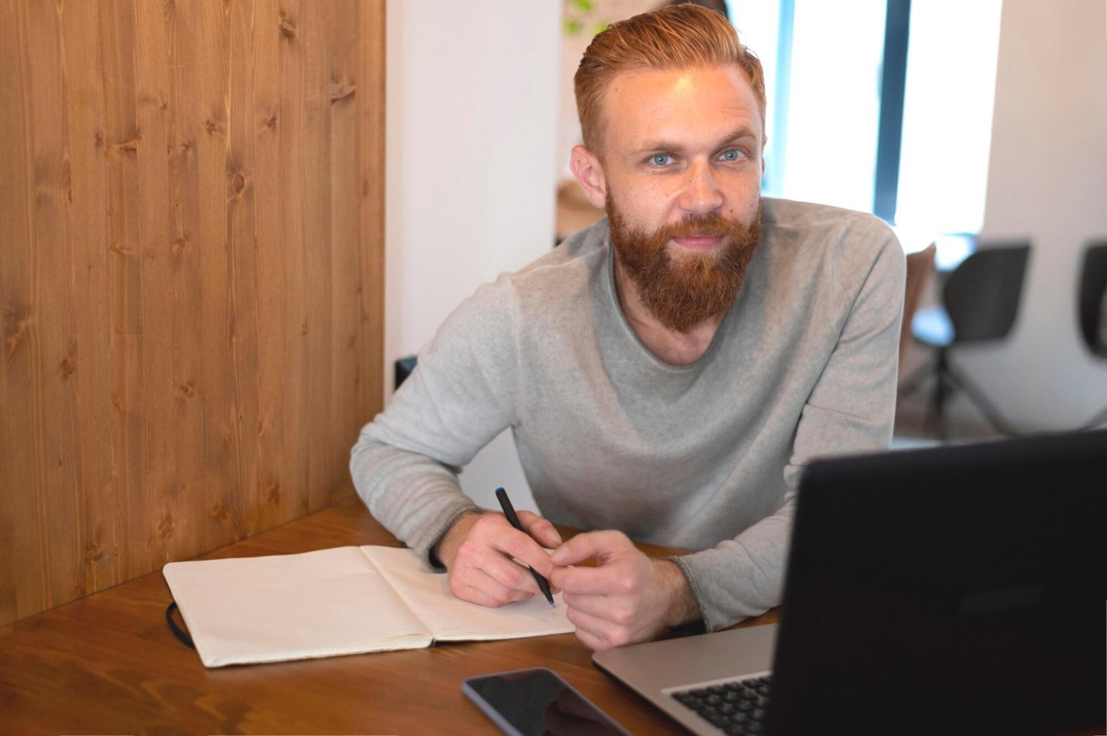 Tim Aethraxis Core melakukan evaluasi portofolio investasi nasabah